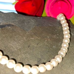 Pearl like necklace with Diamond accents